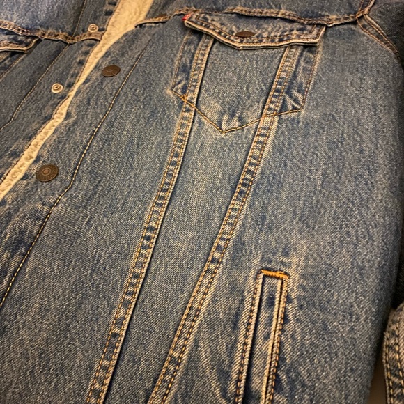 Levi’s Sherpa Jean Jackets - Picture 5 of 8